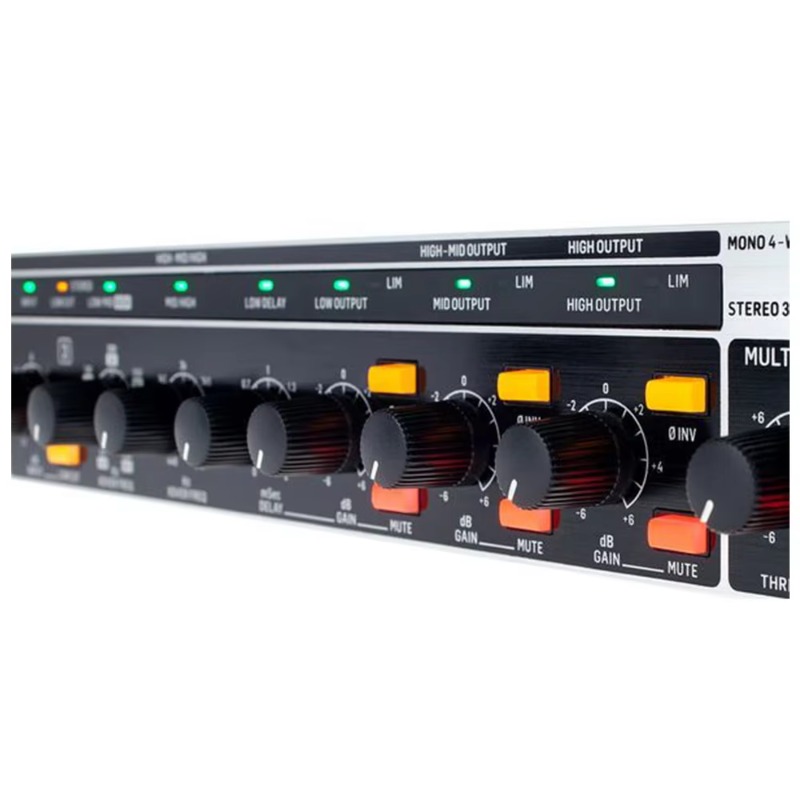 Active Crossover Behringer CX3 - Audio Music Separate のレビューと価格